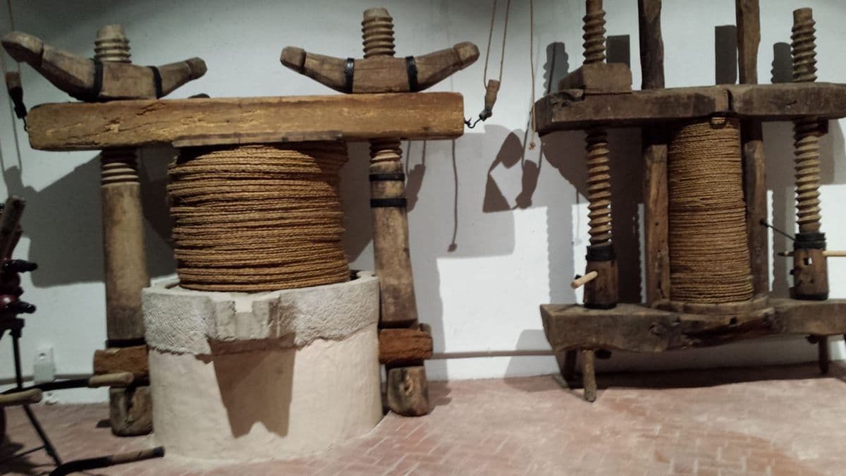 05 museo vino jumilla casa ermita carche musealizacion restauracion museo etnografico prensa antigua portatil 2018 05 museo vino jumilla casa ermita carche musealizacion restauracion museo etnografico prensa antigua portatil 2018